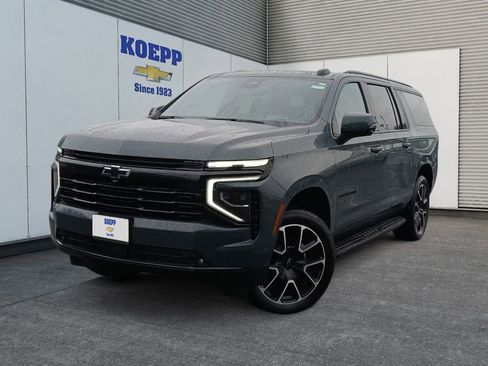 New 2026 Chevrolet Suburban RST w/ Advanced Technology Package AWD/4WD image 1