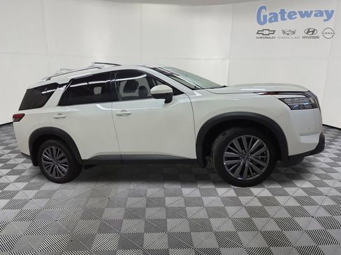 Used 2024 Nissan Pathfinder SL w/ SL Premium Package AWD/4WD image 1