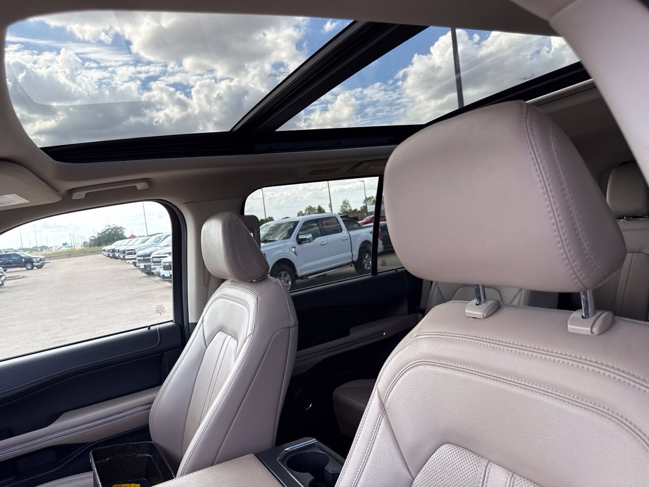 Used 2024 Ford Expedition Limited RWD image 22