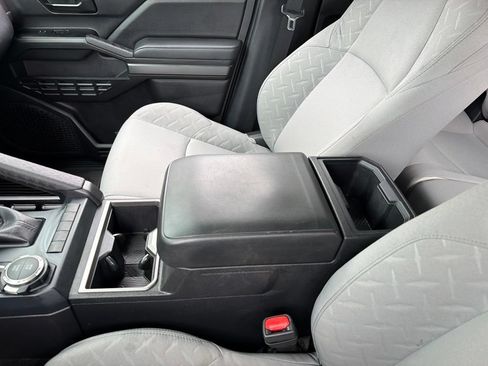 Used 2025 Toyota Tacoma SR5 AWD/4WD image 13