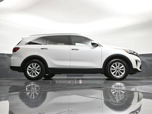 Used 2019 Kia Sorento FWD w/ LX Convenience Package image 29