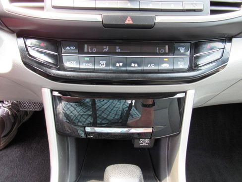 Used 2017 Honda Accord LX image 22