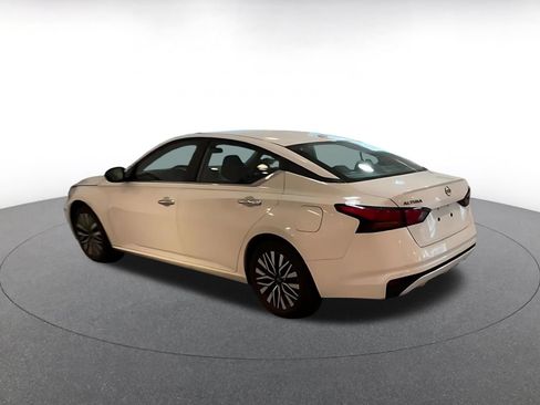 Used 2025 Nissan Altima 2.5 SV FWD image 7