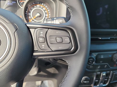 Used 2025 Jeep Wrangler Sport image 19