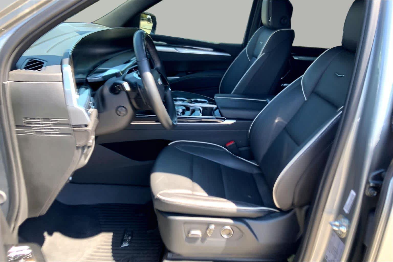Used 2026 Cadillac Escalade Sport w/ Touring Package AWD/4WD image 7