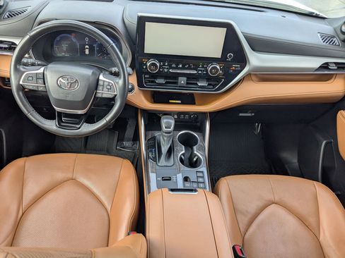 Used 2023 Toyota Highlander Platinum image 26