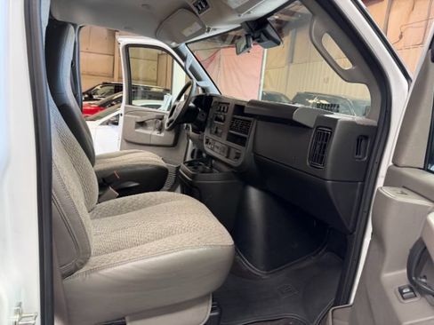 Used 2025 GMC Savana 3500 LT w/ LT Preferred Equipment Group RWD image 26