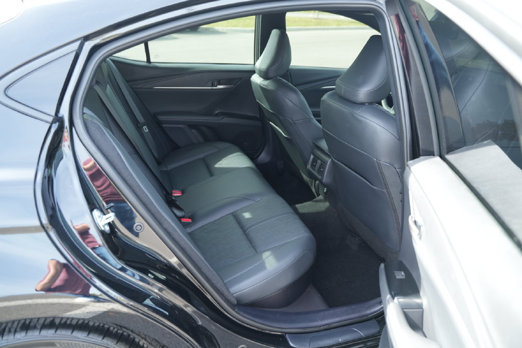 Used 2025 Toyota Camry XSE FWD image 22