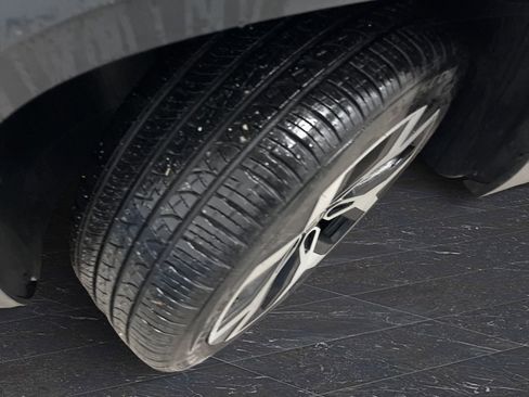 Used 2022 Volkswagen Taos SEL image 34