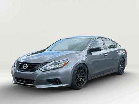 Used 2018 Nissan Altima 2.5 SR w/ SR Midnight Edition FWD image 1