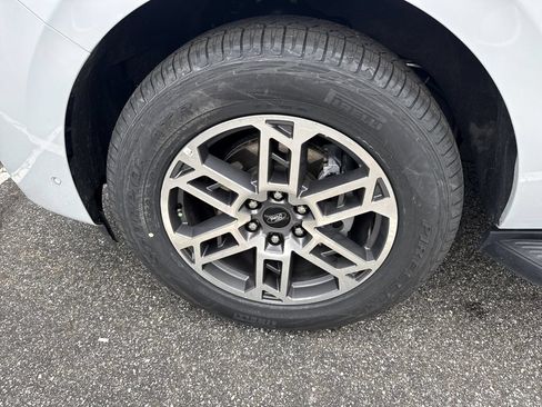 Used 2025 Ford Expedition Active AWD/4WD image 17