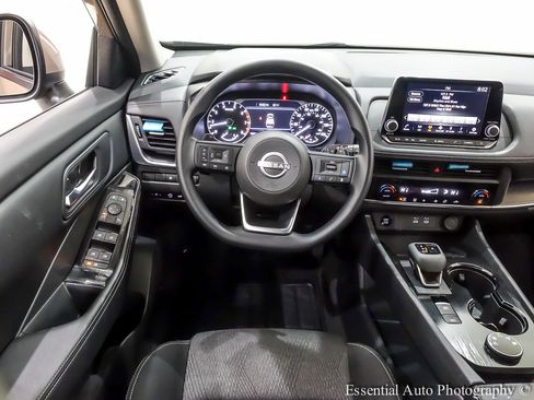 Used 2024 Nissan Rogue SV image 17