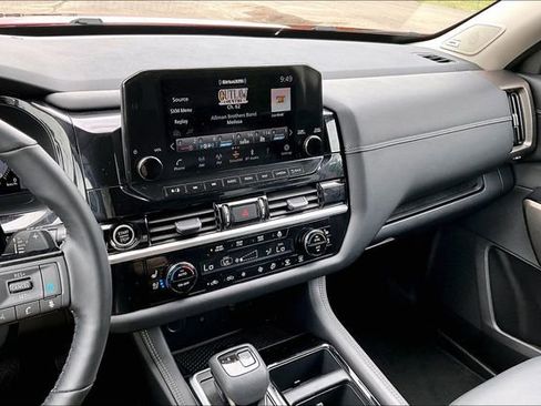 Used 2023 Nissan Pathfinder Platinum FWD image 15
