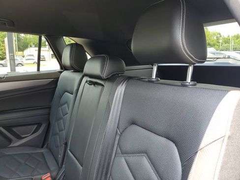Used 2024 Volkswagen Atlas Cross Sport SE FWD image 15
