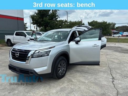 Used 2025 Nissan Pathfinder SV FWD image 13