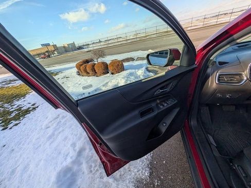 Used 2023 Chevrolet Equinox LT image 14