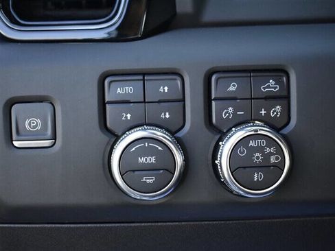 Used 2024 GMC Sierra 3500 AT4 w/ AT4 Preferred Package image 18