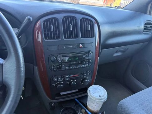 Used 2005 Chrysler Town & Country LX w/ Popular Equipment Group II FWD image 14