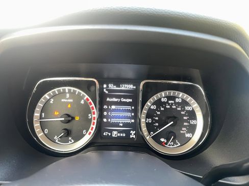 Used 2017 Nissan Titan SV image 14