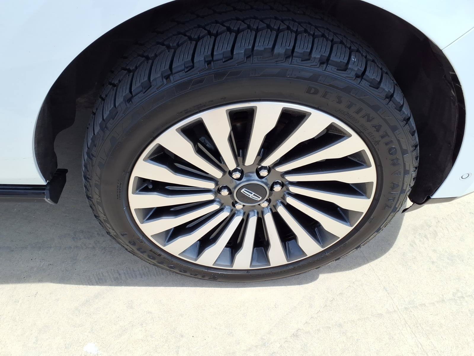 Used 2021 Lincoln Navigator L Reserve w/ Luxury Package AWD/4WD image 11