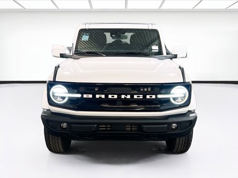 Used 2023 Ford Bronco Outer Banks AWD/4WD image 2