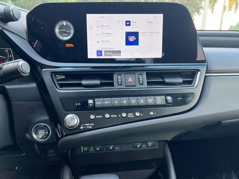 Certified 2025 Lexus ES 350 w/ Premium Package image 17