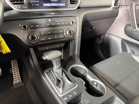 Used 2020 Kia Sportage S image 24