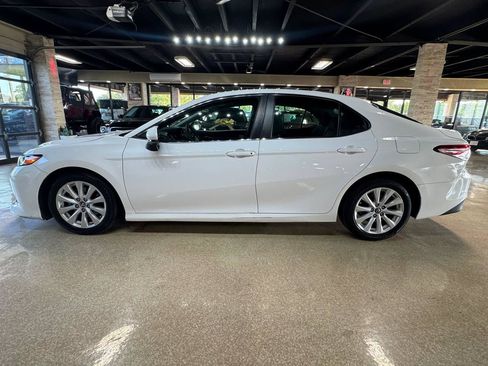 Used 2018 Toyota Camry LE FWD image 4