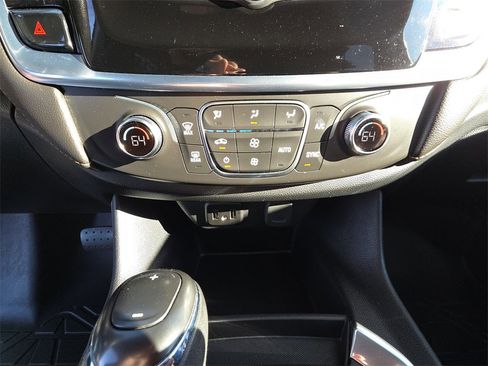 Used 2020 Chevrolet Traverse LS image 23