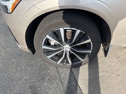 Certified 2024 Volvo XC60 B5 Plus w/ Protection Package Premier image 11