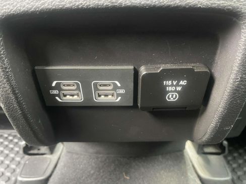 Used 2021 Jeep Cherokee Trailhawk AWD/4WD image 11