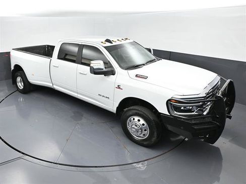 Used 2026 RAM 3500 Laramie w/ Towing Technology Group AWD/4WD image 38