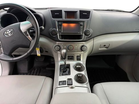 Used 2013 Toyota Highlander SE AWD/4WD image 10
