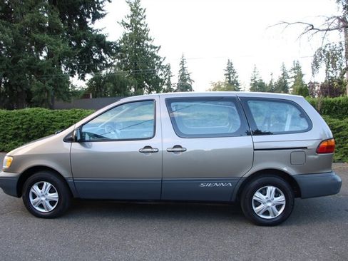 Used 1999 Toyota Sienna CE FWD image 12