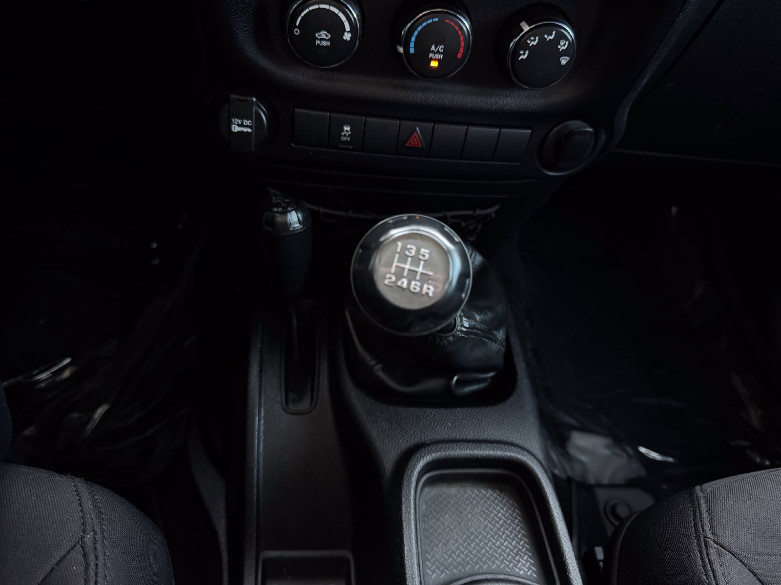 Used 2015 Jeep Wrangler Unlimited Sport AWD/4WD image 23