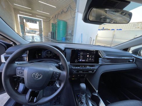 Used 2025 Toyota Camry LE image 33
