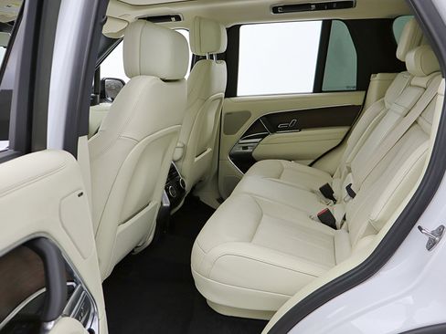 Used 2023 Land Rover Range Rover SE image 37