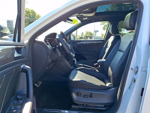 Used 2024 Volkswagen Tiguan SE R-Line AWD/4WD image 13