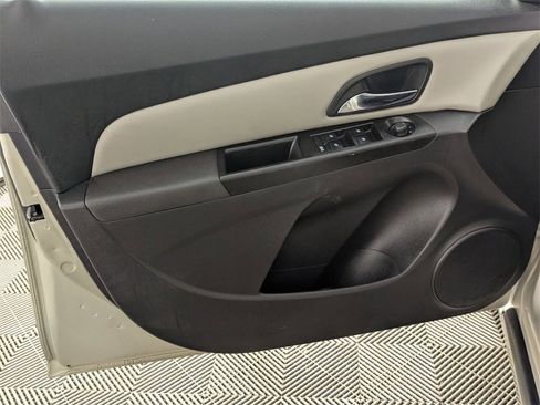 Used 2014 Chevrolet Cruze LS image 13