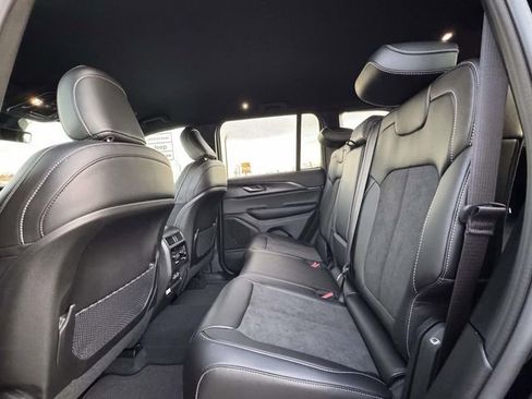New 2025 Jeep Grand Cherokee Altitude AWD/4WD image 17