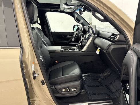 New 2025 Lexus LX 700h Overtrail image 33