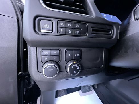 Used 2023 Chevrolet Tahoe Z71 w/ Luxury Package AWD/4WD image 16
