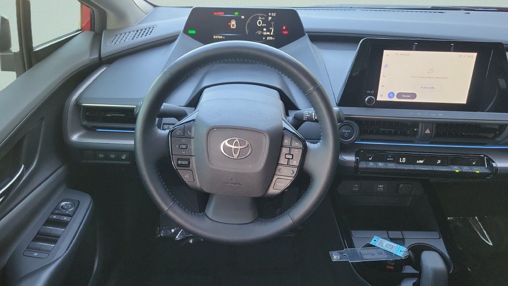 Used 2025 Toyota Prius XLE FWD image 12