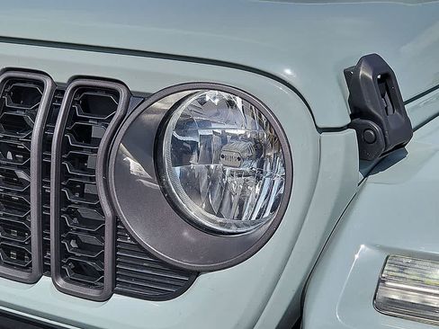 Used 2024 Jeep Wrangler Unlimited AWD/4WD image 8