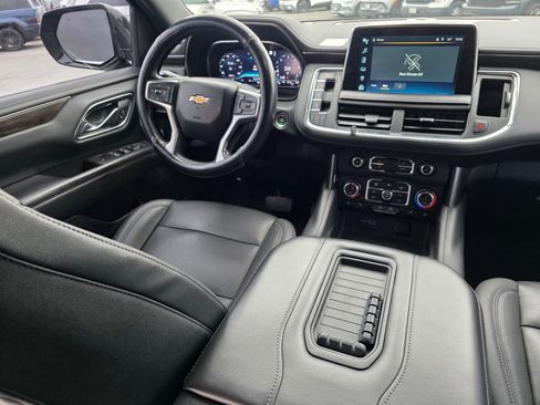 Used 2022 Chevrolet Suburban LT w/ Luxury Package AWD/4WD image 16