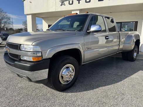 Used 2001 Chevrolet Silverado 3500 LS w/ Off-Road Skid Plate Pkg AWD/4WD image 2