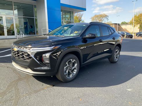 New 2026 Chevrolet Trax LT w/ Driver Confidence Package image 3
