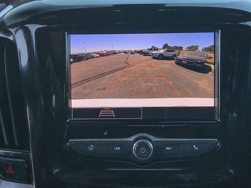 Used 2023 Chevrolet Traverse LT FWD image 17