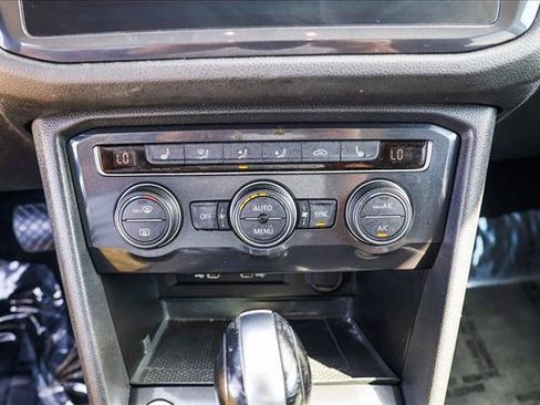 Used 2021 Volkswagen Tiguan SE w/ Panoramic Sunroof Package FWD image 19
