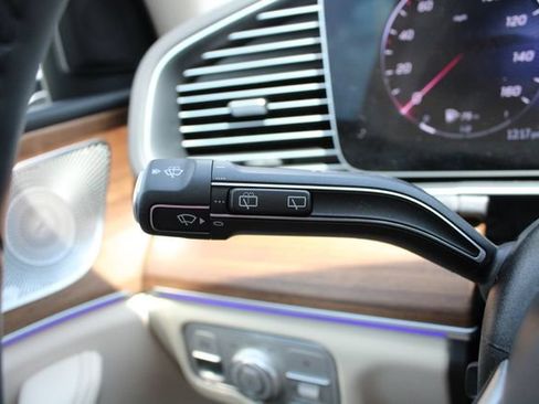 Used 2024 Mercedes-Benz GLS 450 4MATIC image 11